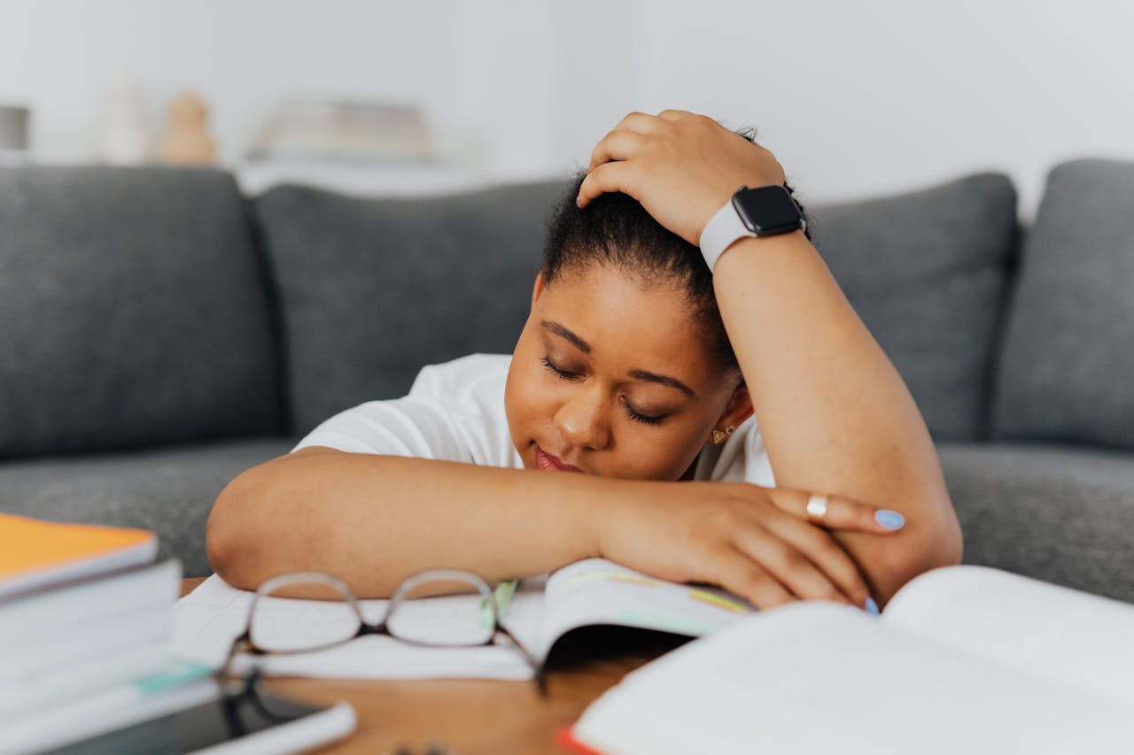 Fatigue, stress, charge mentale : pourquoi ils impactent ton intimité